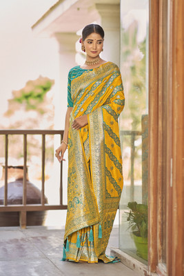 MANOHARI Woven Kanjivaram Jacquard Saree(Yellow)