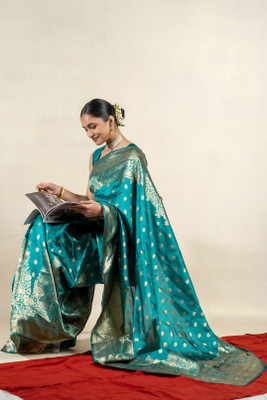 SUBHAM Woven, Embellished Banarasi Silk Blend Saree(Green, Gold)