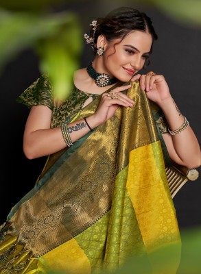 LEOSAGI Woven, Embellished Banarasi Pure Silk Saree(Light Green)