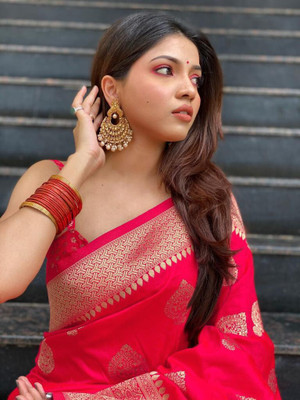 Jessy Woven Kanjivaram Silk Blend Saree(Pink)