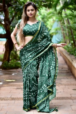 Dharmata Enterprise Self Design Bandhani Art Silk Saree(Green)