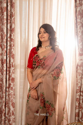 GOLDOLL FAB Self Design Bollywood Georgette Saree(Cream)