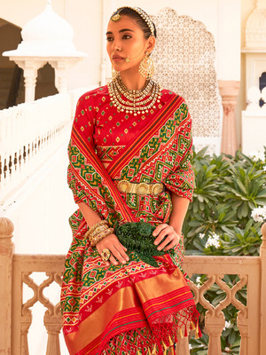 Sareemall Printed Patola Silk Blend Saree(Red)