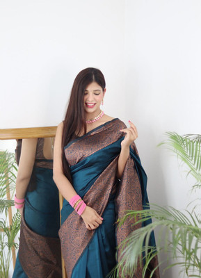 UNIVERSAL DESIGNER STUDIO Self Design Banarasi Jacquard Saree(Blue)