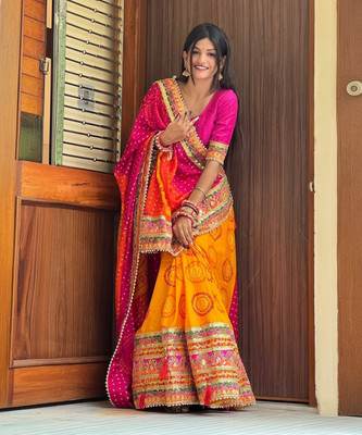 SDGRATITUDE Printed, Self Design Bandhani Chiffon Saree(Mustard)