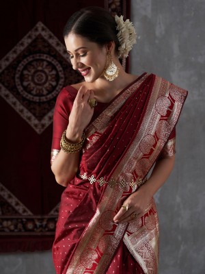 Divastri Woven Kanjivaram Silk Blend Saree(Maroon)