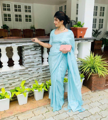 UNIVERSAL DESIGNER STUDIO Self Design Banarasi Jacquard Saree(Light Blue)