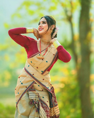 white desert Self Design Mekhela Chador Cotton Silk Saree(Beige)