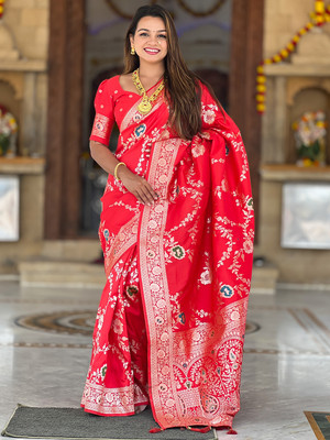 Nayanthara Trends Printed, Floral Print Banarasi Silk Blend Saree(Red)