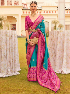 AKSHAR PATRON ENTERPRISE Woven Ikkat Silk Blend Saree(Light Blue, Red)