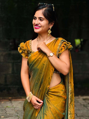 ANJAVI FASHION Solid/Plain Bollywood Jimmy choo Saree(Dark Green, Gold)