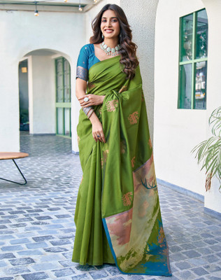 Tasrika Woven, Embellished Banarasi Jacquard, Silk Blend Saree(Green)