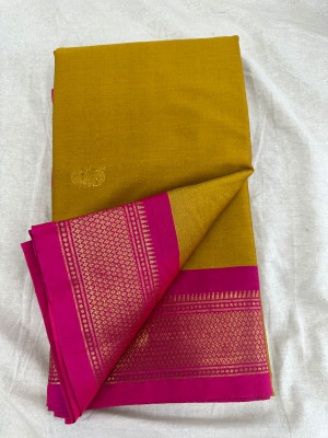 Aika Solid/Plain Banarasi Pure Silk Saree(Gold)