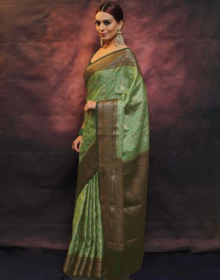 Divastri Dyed, Embellished, Self Design Banarasi Silk Blend, Jacquard Saree(Dark Green, Gold)