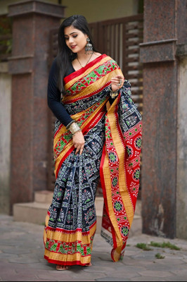 Sumit Textiles Printed Sambalpuri Cotton Blend Saree(Multicolor)