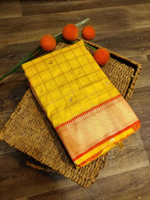 s bakale paithani Animal Print Paithani Silk Blend Saree(Yellow)