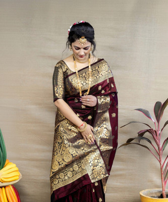 KanjiQueen Woven, Self Design Banarasi Silk Blend, Pure Silk Saree(Silver, Maroon)