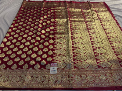 ZAVISH Self Design Banarasi Satin Saree(Maroon)