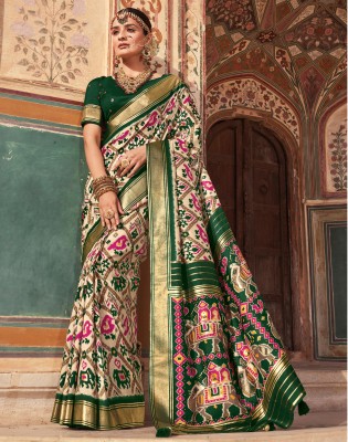 Satrani Printed, Embellished Patola Silk Blend Saree(Cream, Dark Green, Multicolor)