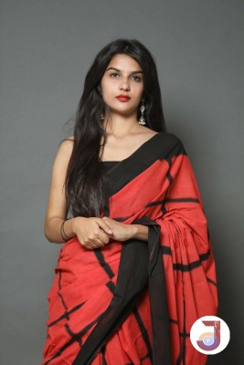 Jaipuri Print Checkered Daily Wear Pure Cotton Saree(Red)