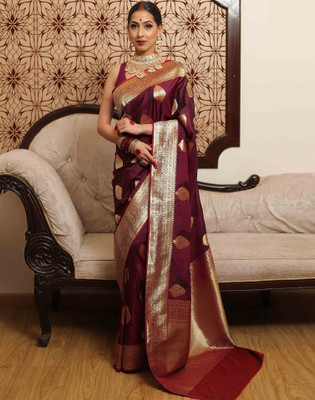 Divastri Woven, Embellished Kanjivaram Silk Blend, Jacquard Saree(Maroon)