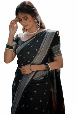 GHANSHYAM Woven Kanjivaram Jacquard Saree(Black)