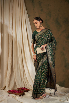 Divastri Self Design Banarasi Silk Blend Saree(Green)