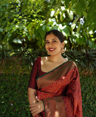 SetuMaalik Woven, Embellished, Self Design, Striped Banarasi Cotton Silk, Jacquard Saree(Purple)