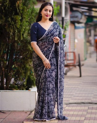 Samah Geometric Print, Printed, Embellished Bollywood Georgette Saree(Blue, White)