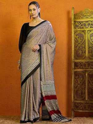 havya creation Digital Print Bollywood Crepe Saree(Multicolor)