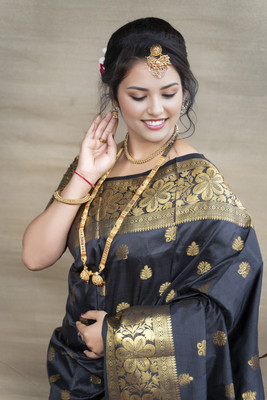 Fiesta Woven Kanjivaram Cotton Silk Saree(Black)