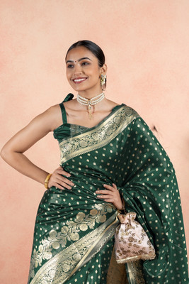 SUBHAM Woven, Embellished Banarasi Silk Blend Saree(Dark Green, Gold)