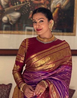 Krunal Enterprise Self Design Banarasi Silk Blend Saree(Pink, Maroon)