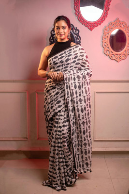 Sutayan Floral Print Handloom Cotton Blend Saree(Black)