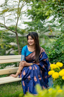 PeachPetals Woven Banarasi Raw Silk Saree(Blue)