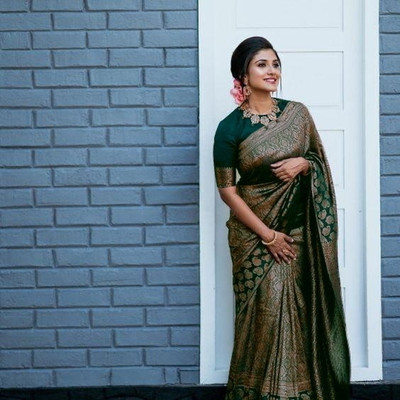Bansari Textiles Woven Banarasi Art Silk Saree(Dark Green)