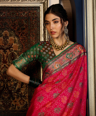 Urbanari Woven, Self Design Banarasi Organza, Silk Blend Saree(Pink)