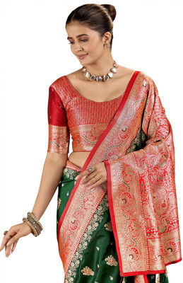 Valley Self Design Banarasi Pure Silk Saree(Green, Red)