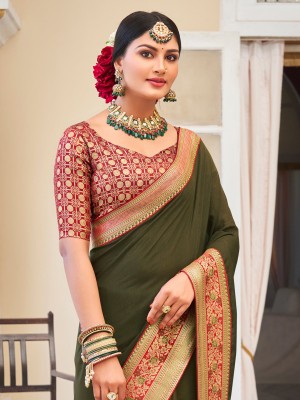 Divastri Embellished Bollywood Silk Blend Saree(Green)