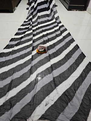 KAKADIYA CREATION Blocked Printed, Woven, Self Design, Printed Leheria Chiffon Saree(Grey)