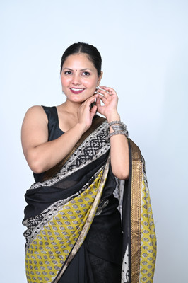 Biyahuti Printed Handloom Cotton Silk Saree(Black, Yellow)