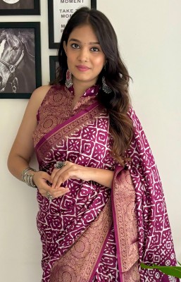 yourwish Digital Print, Dyed, Floral Print, Printed, Self Design, Striped, Woven Bollywood Cotton Silk Saree(Magenta)