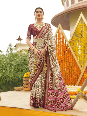 Elora Woven Patola Silk Blend Saree(Multicolor)