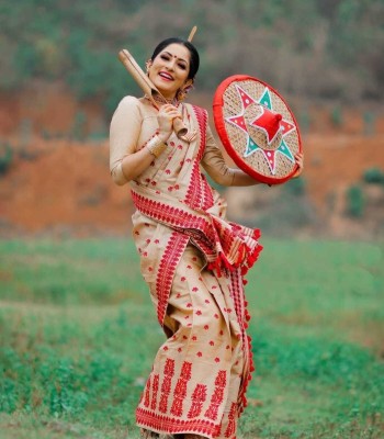 Divine Fabrics Woven Mekhela Chador Cotton Silk Saree(Cream)