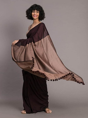 STRADHA Solid/Plain Daily Wear Cotton Blend Saree(Black, Gold)