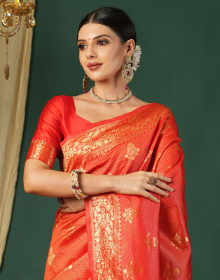 Samah Woven, Embellished Kanjivaram Silk Blend, Jacquard Saree(Red, Gold)