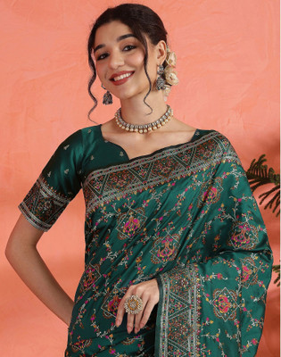 Satrani Woven, Embellished Banarasi Pure Silk Saree(Green, Gold)