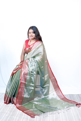 Shitara Solid/Plain Handloom Handloom Linen Saree(Light Green, Red)
