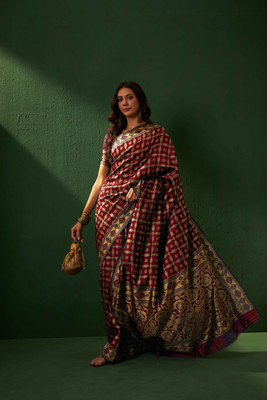 Divastri Woven Banarasi Silk Blend Saree(Maroon)