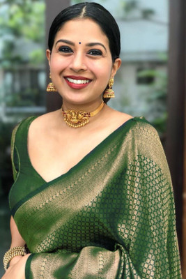 Amrut Collection Woven Banarasi Silk Blend Saree(Dark Green)
